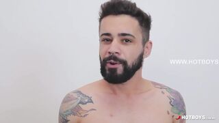 Latina krapekot döngetik a hatalmas farkú barna pasik
