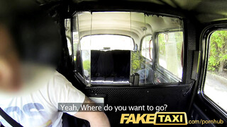 Taxis hapsi hármasban kefél