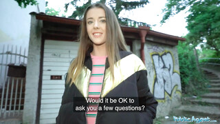 Sybil egy kicsike pénzért bárkivel kúrel