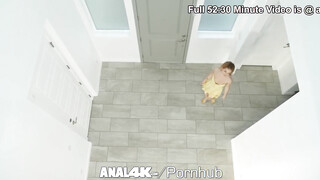 Anal4K - Bella Rose hátsó bejáratba dugva