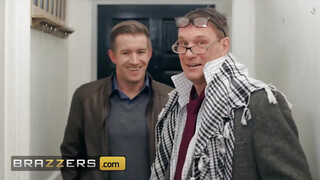 Brazzers - Lana Harding rácuppan a méretes faszra