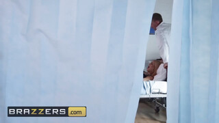 Brazzers - Bonnie Rotten hátsó bejáratban az óriás hímtag