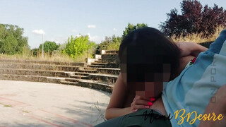 Amatőr latin asszony a szabadban dug