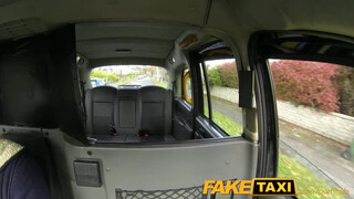 FakeTaxi - koleszos spiné ordítva élvez