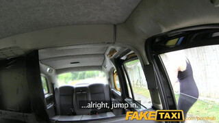 FakeTaxi - isteni testű világos szőke hölgyemény szeret kefélni