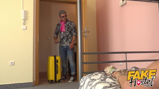 Fake Hostel szűk pinájú olasz spiné és kettő fallosz