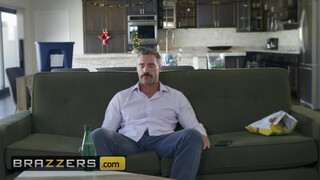 Brazzers - a tetovált pornósztár kisasszony elpusztítva