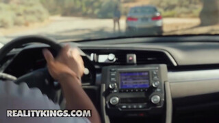 Reality Kings - Aria Lee rámászik a bmw-s hapsi faszára