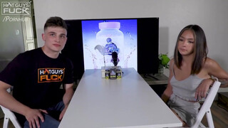 Tini kicsike kannás kiscsaj és a tetovált csávó - Hot Guys Fuck