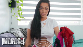Mofos - Mj Fresh a szexy méretes kannás tini