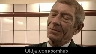 Magyar pornószínész bige kúrel vén csávóval - Oldje
