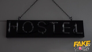 Három kurva kényezteti egymást - Fake Hostel