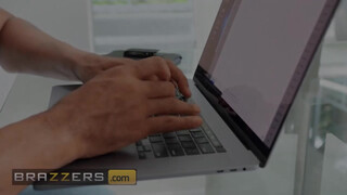 Brazzers - Ebony Mystique szereti a méretes csoki kárót