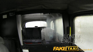 FakeTaxi - Csöcsös mami bekúrva