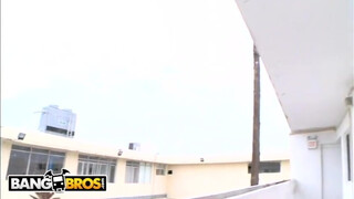 BANGBROS - Kiara Marie a hatalmas popsis latin amerikai milf