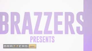 Brazzers - Katie Kush a kurva szemüveges picsa