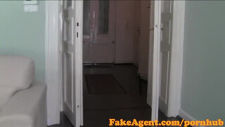 FakeAgent rettentő aranyos tini bige és a szűk kicsike puncikája