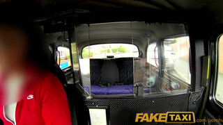 FakeTaxi - Anna Darling kúrel a sofőrrel