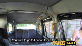 FakeTaxi - Latin csajszi kefél a taxissal