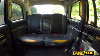 Fake Taxi - Azura Alii a perverz vörös hajú nőci