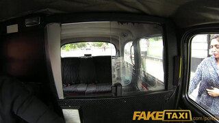 FakeTaxi - hatalmas tőgyes picsa nem akar fizetni
