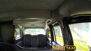 FakeTaxi - Chelsey Lanette a hatalmas tőgyes szöszi