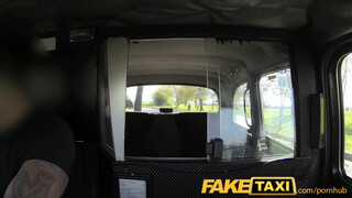 FakeTaxi - ártatlan pici tini lány és a vastag dárda