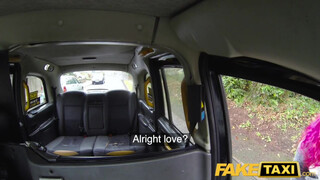 Fake Taxi - Hájas tetovált picsa benne van a szexben