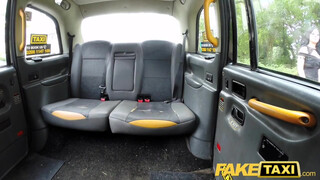 Fake Taxi - Csöcsös picsa kúrel a hátsó ülésen