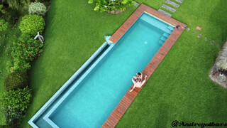 Sukisukigirl - Amatőr pár a medence mellett kúr