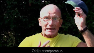 Idős tata popóba kúrja a bombázó tinit