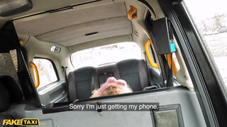 Fake Taxi - Fullos latin lány meghágva a taxiban