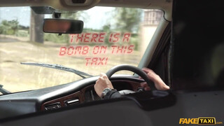Fake Taxi - Fiatal kiscsaj a hátsó ülésen