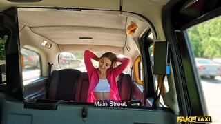 Fake Taxi - Sportos picsa megdöngetve a taxiban