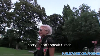 PublicAgent - leszbikus kisasszony hagyja magát megbaszni