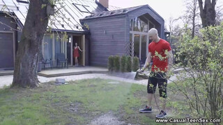 Casual Porno - rojtos pinájú tini picsa