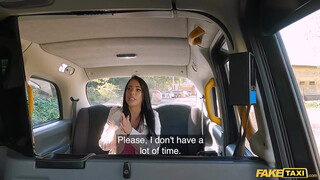Fake Taxi - Megan Fiore a izgató hatalmas didkós spiné