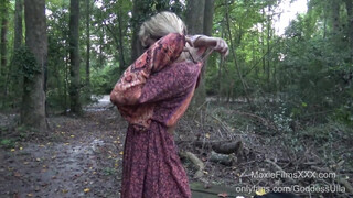 MoxieFilms - Méretes mellű hippi picsa