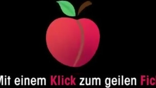 Amatőr tetovált méretes didkós tini picsa