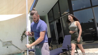 Abella Danger a pasija előtt kefél