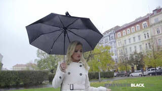 PrivateBlack - Victoria Pure hátsó bejáratba rakva
