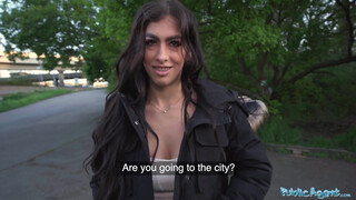Public Agent - Alicia Trece a fogszabályzós spanyol kiscsaj