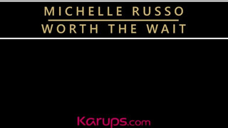 Karups - Michelle Russo bekapja már a konyhában