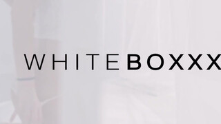 WHITEBOXXX - Francys Belle a méretes tőgyes lány