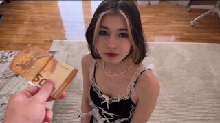Cutie Kim pénzért kefél