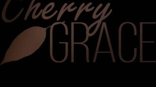 Cherry Grace a hatalmas keblű amatőr hölgyemény