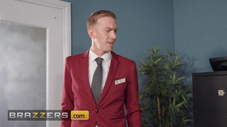 BRAZZERS - Clea Gaultier segglukába hatalmas faszok is beférnek