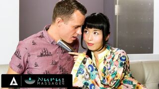 Marica Hase forró masszázsánál megtöri a méretes pöcse ügyfelétől