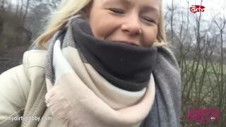 Forró tini picsa kerékpáron dörzsöli szaftos puncáját