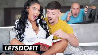 Kezdő angolos kiscsaj popóban profi a LetsDoeIt csatornán